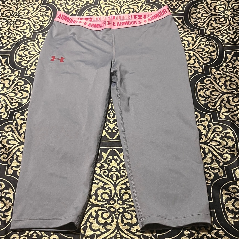 Under Armour Gray Capri Leggings with Red Accents no tags with size